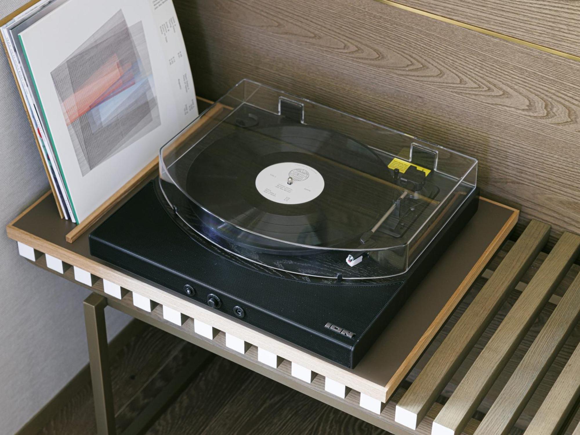 Good Nature Hotel Κιότο Δωμάτιο φωτογραφία A turntable