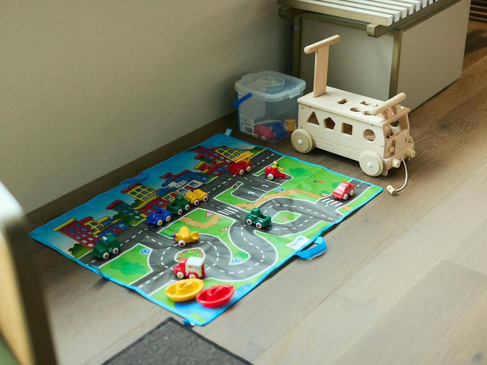 Good Nature Hotel Κιότο Δωμάτιο φωτογραφία A toy train set